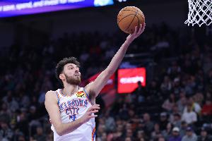 突然爆发！霍姆格伦翻身跳投再中&下半场3分钟独得9分打停鹈鹕