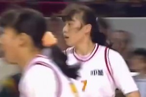 当年中国女篮响当当的人物！看看张镇麟妈妈王芳，当年怎样打球的